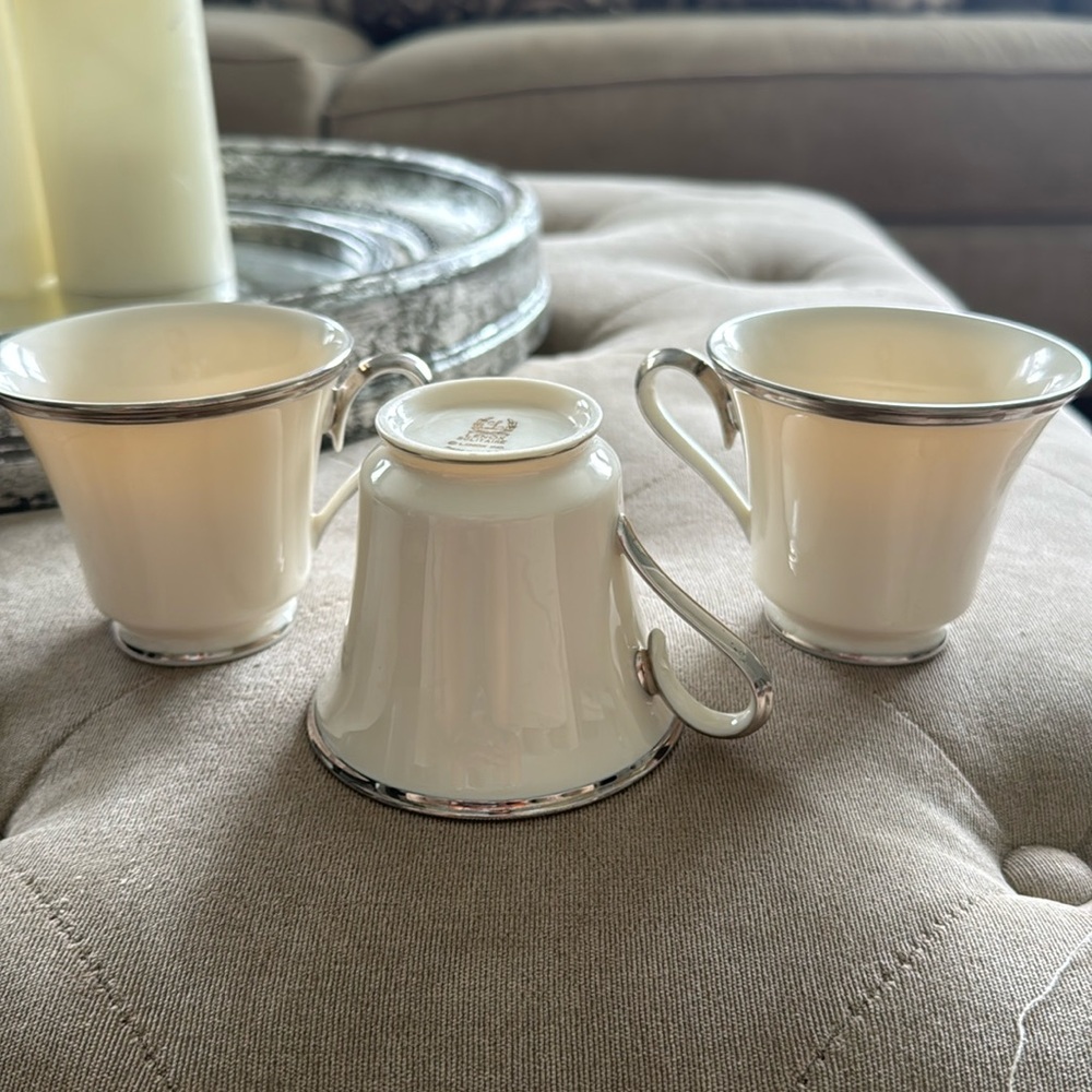 Lenox Solitaire White and Silver Dining Mug with Classic Design